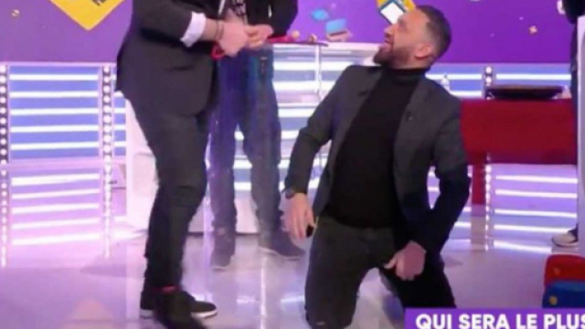 TPMP : Hanouna a quatre pattes, il imite un chien en direct. Credit : C8