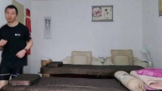 Coronavirus : Cet homme a couru 66km en 6h41 pour tuer le temps. Credit : Capture l'Obs vid&eacute;o