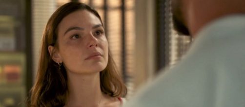 Cena em que Betina encarou &Aacute;lvaro foi uma surpresa para Isis Valverde. (Reprodu&ccedil;&atilde;o/TV Globo)