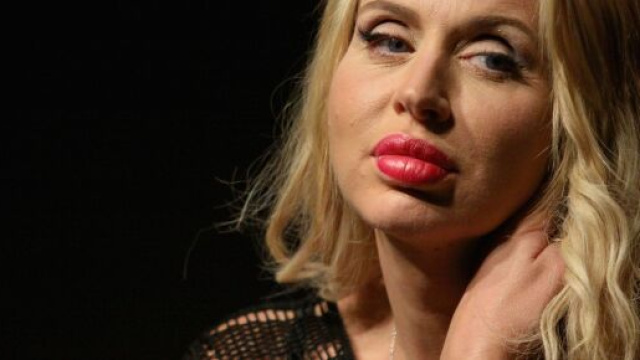 Ennesimo scontro tra Antonella Elia e Valeria Marini.