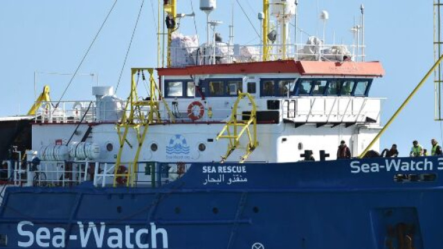 La Sea Watch &egrave; arrivata al porto di Messina ed attende comunicazioni sulla quarantena.