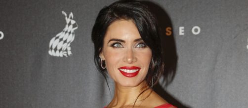 Pilar Rubio presume de embarazo con un vestido rojo