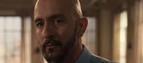 &Aacute;lvaro empres&aacute;rio ter&aacute; semana dif&iacute;cil em 'Amor de M&atilde;e'. (Reprodu&ccedil;&atilde;o/TV Globo)
