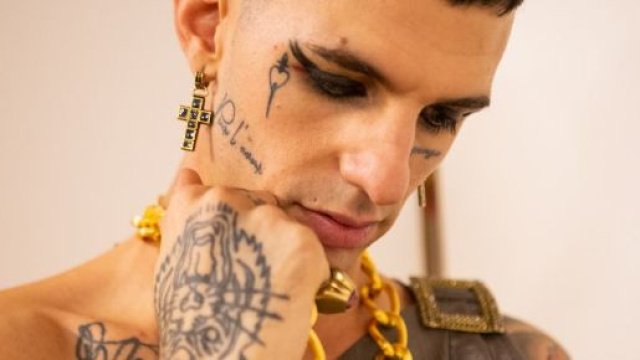 Achille Lauro, classe 1990, &egrave; un cantate romano nato a Verona.
