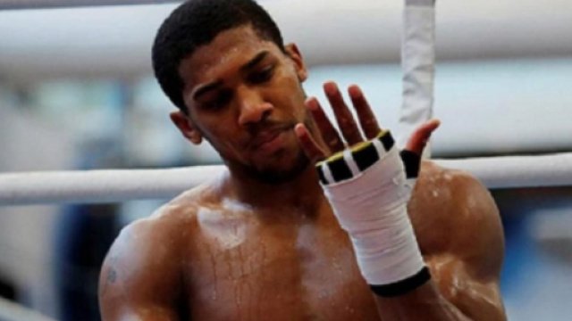 Anthony Joshua, campione mondiale dei pesi massimi versione Super WBA, WBO, IBF e IBO.