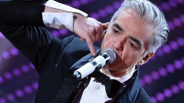 Il cantante Morgan ha cantato una frase del suo brano inedito nel programma di Caterina Balivo 'Vieni da me'.