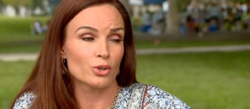 '90 Day Fianc&eacute;': Stephanie Woodcock says that producers scripted her check scene with Anny. [Image Source: TLC/ Youtube Screenshot]