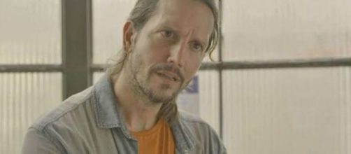 Davi vai se dar mal ao protestar contra a PWA nos pr&oacute;ximos cap&iacute;tulos de 'Amor de M&atilde;e'. (Reprodu&ccedil;&atilde;o/TV Globo)