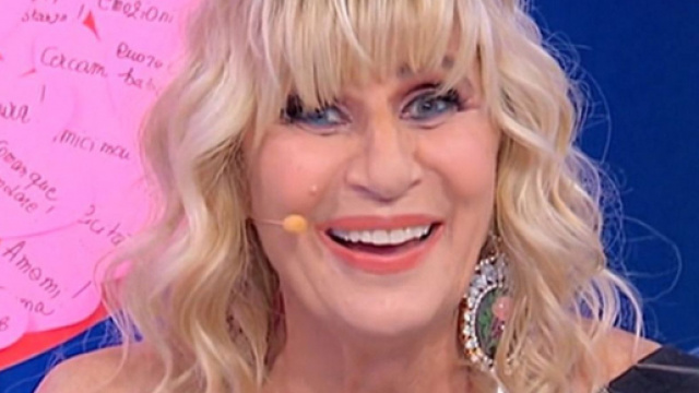 U&D, puntata di marted&igrave; 4 febbraio: Gemma fa la 'danza del cocco' con Emanuele, poi una gara.