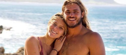 Isabella Santonini &eacute; flagrada aos beijos com seu ex. (Reprodu&ccedil;&atilde;o/Instagram)