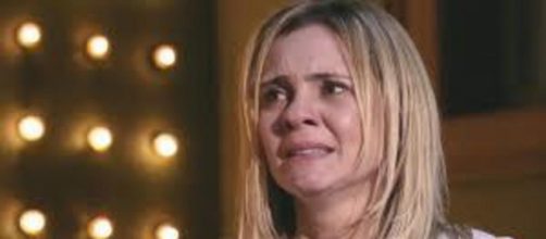 Adriana Estevez na pele de Caminha, em "Avenida Brasil". (Reprodu&ccedil;&atilde;o/TV Globo)