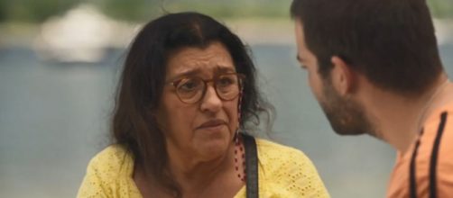Lurdes ser&aacute; v&iacute;tima de um golpe em 'Amor de M&atilde;e'. (Reprodu&ccedil;&atilde;o/TV Globo)