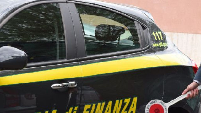 Riciclavano denaro per cosa nostra, la Guardia di Finanza di Prato arresta dodici persone