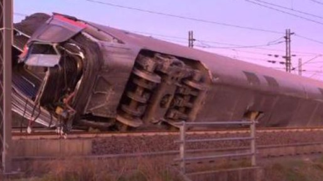 Treno deragliato a Ospedaletto Lodigiano: due morti e 27 feriti.
