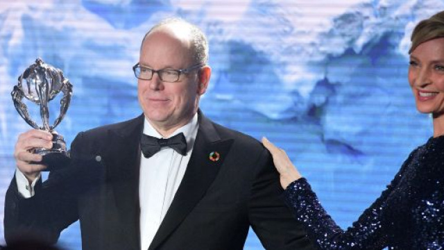 Alberto di Monaco ritira il premio