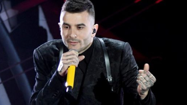 Junior Cally, i complimenti di Vasco per la sua versione di 'Vado al massimo'.