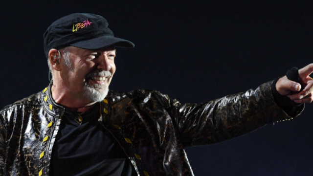 Vasco Rossi compie 68 anni e Zocca accende le luminarie per omaggiarlo