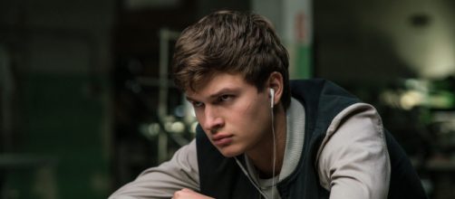 O ator Ansel Elgort ir&aacute; reprisar seu personagem Baby na sequ&ecirc;ncia 'Em Ritmo de Fuga 2'. (Arquivo Blasting News)