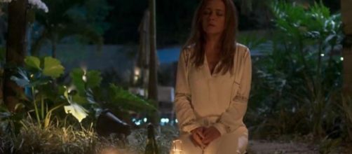 Laureta fazendo um ritual que n&atilde;o agradou aos umbandistas. (Reprodu&ccedil;&atilde;o/TV Globo)