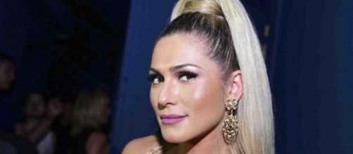 L&iacute;via Andrade recebeu a visita do diretor do programa no hospital. (Arquivo Blasting News)