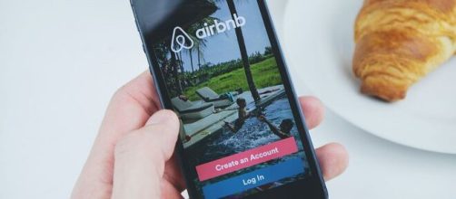 Many people go directly to Airbnb when planning business and vacation travel. [Image: Pixabay]