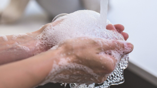 Coronavirus : 6 objets auxquels il faut penser &agrave; se laver les mains apr&egrave;s les avoir touch&eacute;s. Credit : Pexels