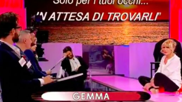 U&D, 11 marzo: Gemma piange durante la sfilata, si sente sola senza un corteggiatore