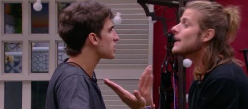 Prior e Daniel discutem no Quarto Vila. (Reprodu&ccedil;&atilde;o/TV Globo)