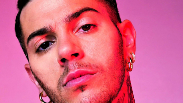 Emis Killa critica su Instagram chi continua a non rispettare le regole speciali date dal Governo riguardo l'emergenza Covid-19.