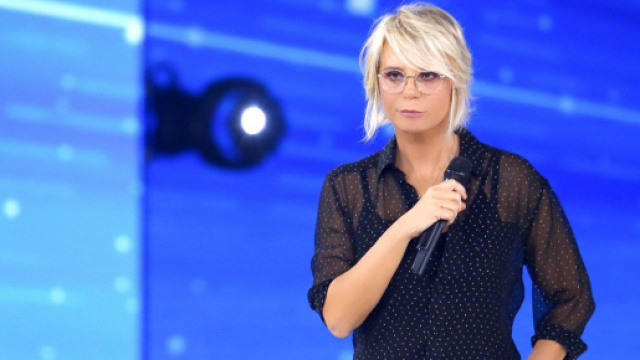Amici, la De Filippi contro la prof Celentano e poi caccia Valentin: 'Te ne puoi andare'.