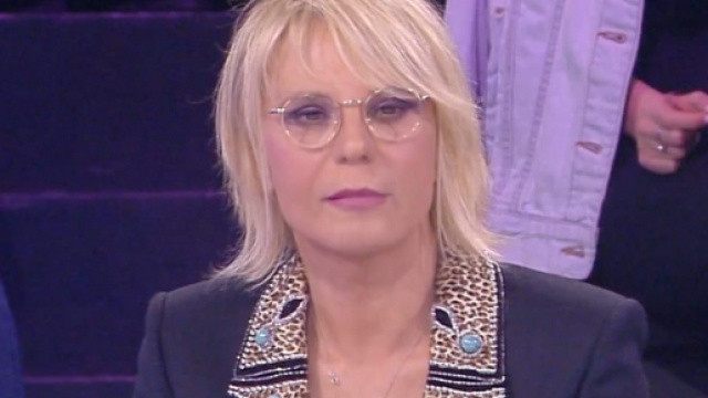 Maria De Filippi si infuria ad Amici, su Twitter e IG la criticano: 'Imbarazzante, pessima'.