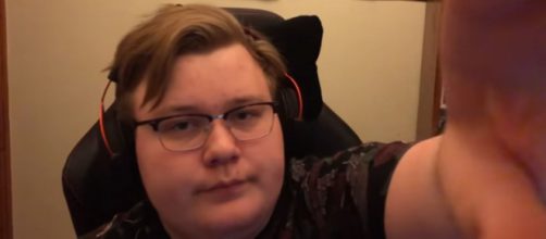 'Fortnite' coach DestinyJesus during his 'Quarantine Vlog.' [Image source: Destiny Jesus/YouTube]