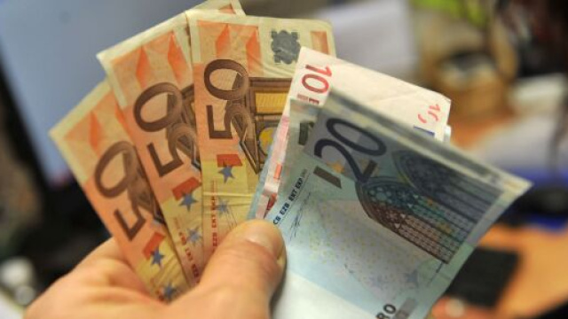 Assegno di 240 euro al mese per ogni figlio a carico e bonus 80 ... - today.it