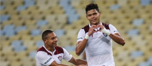Ap&oacute;s marcar o primeiro gol do Flu, Evanilson comemora com Wellington Silva. (Foto: Lucas Mer&ccedil;on - www.fluminense.com.br)