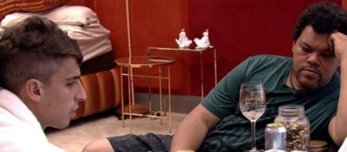 Durante conversa com Felipe Prior, Babu Santana criticou a postura de Thelma na prova do anjo. (Reprodu&ccedil;&atilde;o/TV Globo)