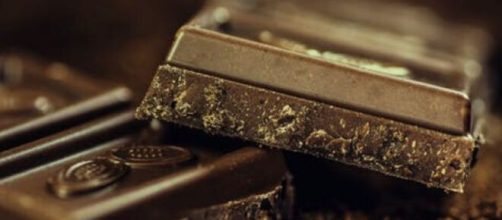 Certos alimentos, como o chocolate amargo, s&atilde;o eficientes no tratamento da celulite. (Reprodu&ccedil;&atilde;o/Pexels)