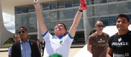 Deputado distrital Leandro Grass (Rede-DF) protocola pedido de impeachment de Jair Bolsonaro. (Arquivo Blasting News)