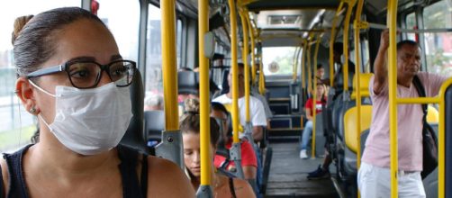 Para combater o coronav&iacute;rus, prefeitura carioca pro&iacute;be passageiros em p&eacute; nos &ocirc;nibus. (Arquivo Blasting News)