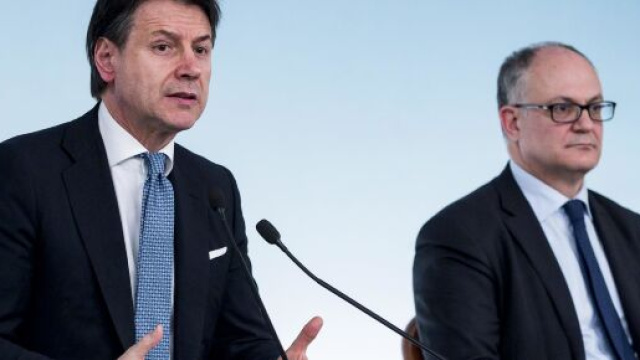 Il Presidente del Consiglio Giuseppe Conte e il ministro dell'Economia Roberto Gualtieri.