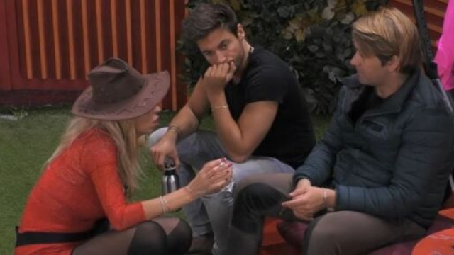Valeria Marini ha le idee chiare sulle nomination.
