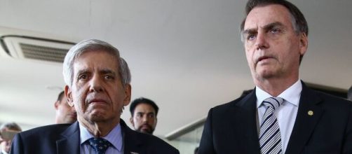 Mais integrantes da comitiva de Bolsonaro contra&iacute;ram o coronav&iacute;rus. (Arquivo Blasting News)