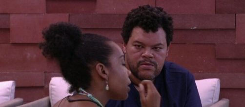 Prior levantou a hip&oacute;tese deles votarem em Thelma, e Babu refutou a ideia, ressaltando que ela cairia sozinha. (Reprodu&ccedil;&atilde;o / TV Globo).