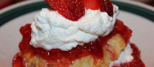 Strawberry shortcakes [Source: genniebee512 - Needpix]