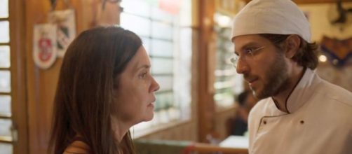 Thelma inventar&aacute; mais uma mentira para Danilo em cena de 'Amor de M&atilde;e'. (Reprodu&ccedil;&atilde;o/TV Globo)