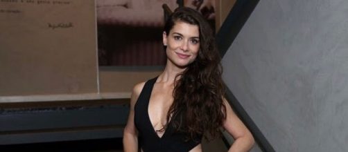 Aline Morais mostrou suas panelas totalmente amassadas depois do panela&ccedil;o contra Bolsonaro. (Arquivo Blasting News)