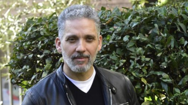 Beppe Fiorello sul coronavirus: 'Serve lutto nazionale per rispetto dei morti'.