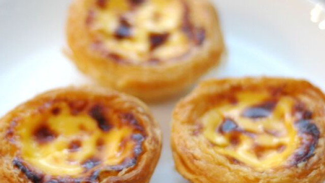 I past&eacute;is de nata: dolcetti tipici del Portogallo.