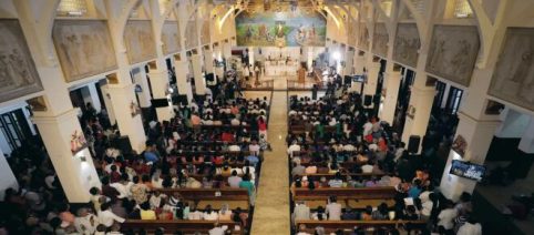 Coronavírus: arcebispo solicita que fiéis não deem as mãos na hora do 'Pai Nosso'