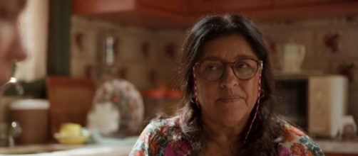 Lurdes pressionar&aacute; Thelma no cap&iacute;tulo desta segunda (2) em 'Amor de M&atilde;e'. (Reprodu&ccedil;&atilde;o/TV Globo)