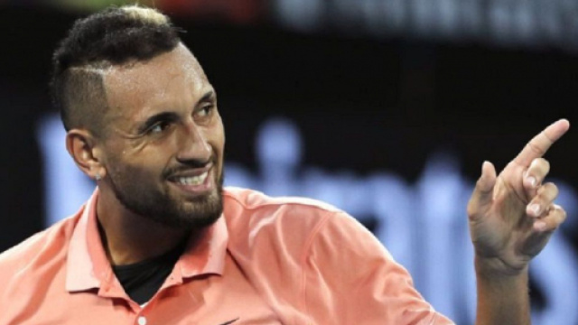 Nick Kyrgios sempre polemico verso la terra rossa, stavolta tira dentro anche Mager con un tweet provocatorio.